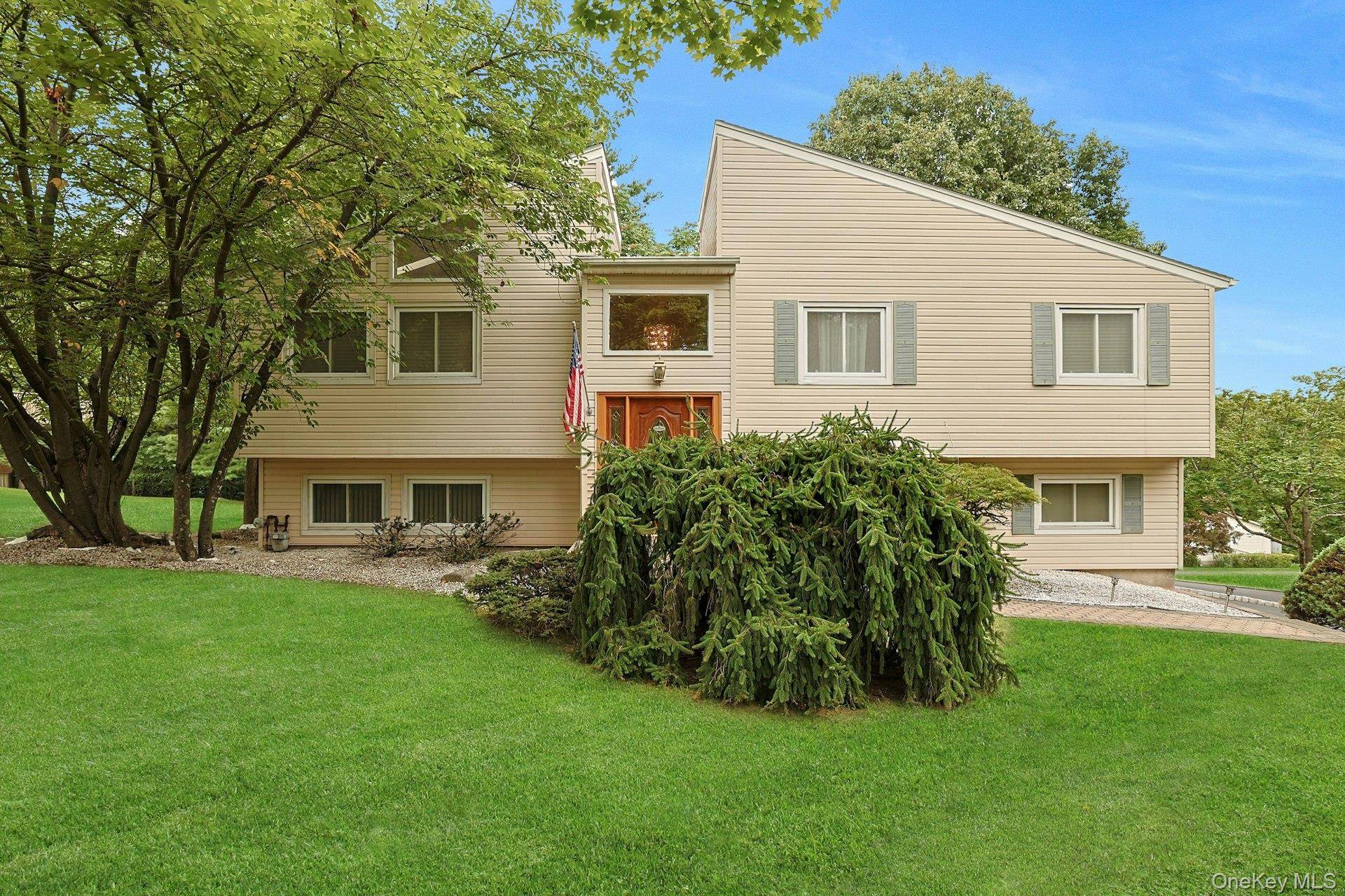 Spectacular Large Butterfly contemporary Hi Ranch set in one of Thiells most prestigious and desired locations, Breathtaking mountain views surround this amazing home set on a large corner lot.