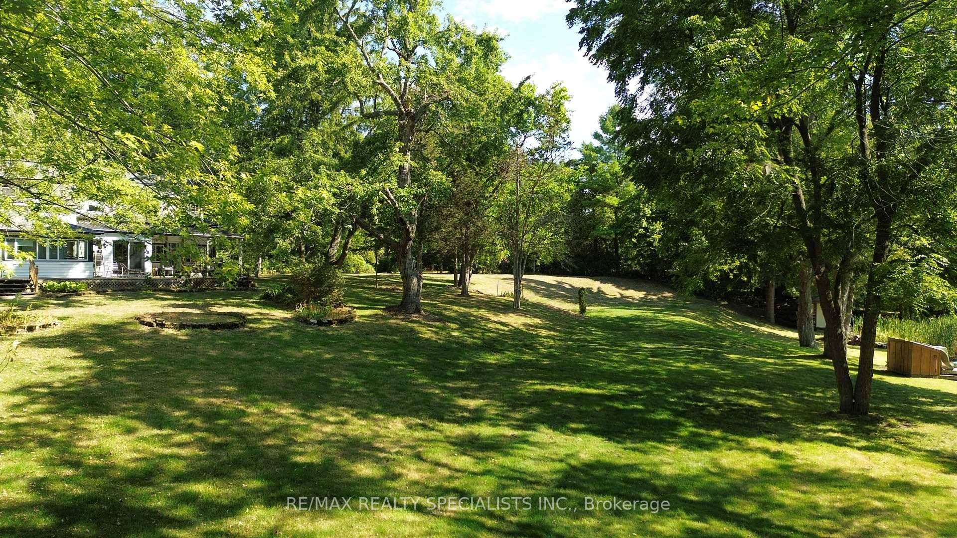 Century Home on Oak Lake Quinte West Set on over an acre along the shores of Oak Lake, this century old home offers a rare lakefront opportunity with endless potential.