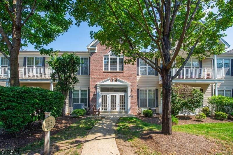 Don't miss this opportunity to own a highly desirable first floor Dogwood model 1, 626 sf in the vibrant 55 Four Seasons community !