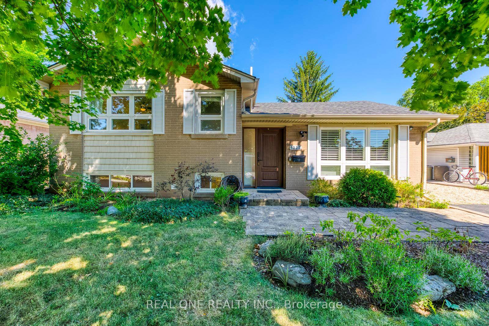 Fully Furnished, Spacious And Well Maintained Beautiful Detached Home On Quiet South Oakville Street, A Huge Family RoomExtension.