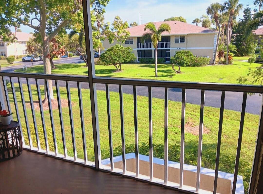 IMMACULATE CONDO GARDEN VIEWS FROM ALL BEDROOMS PATIO !