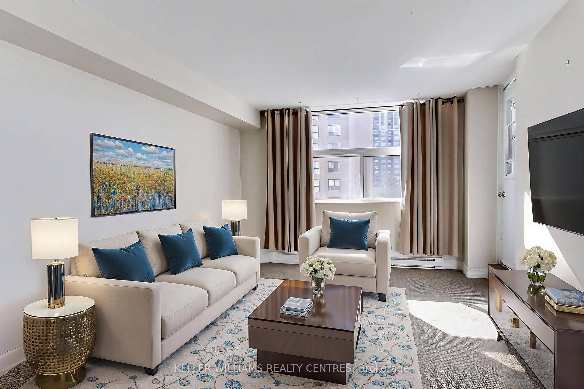 Comfortable And Convenient Living In Central Newmarket !