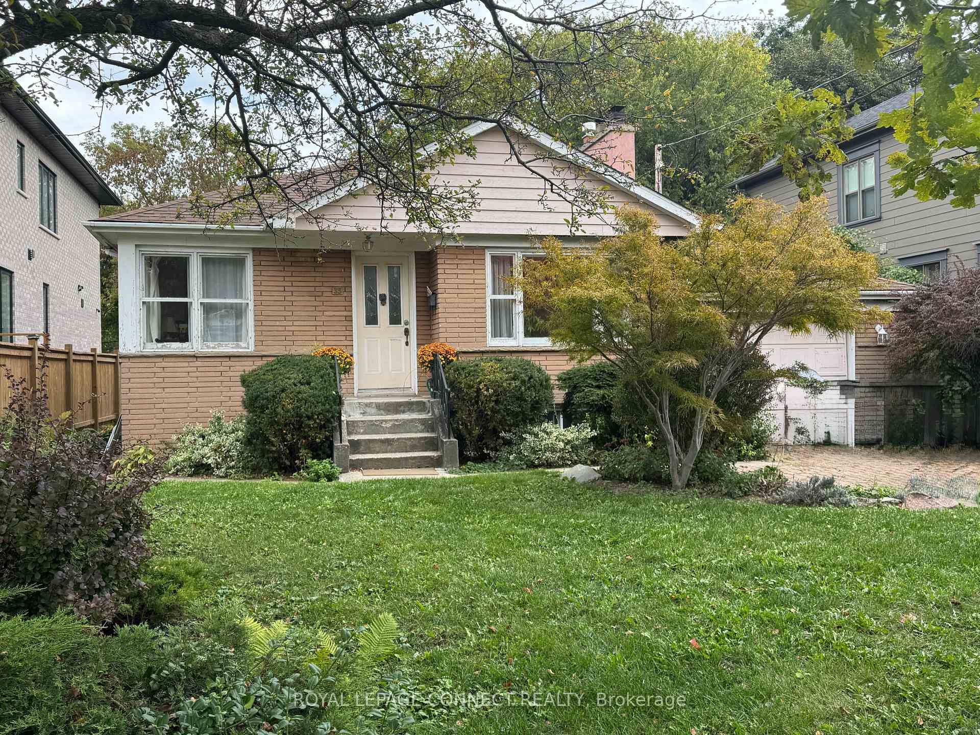 Charming one owner home in the Hill Crescent area !