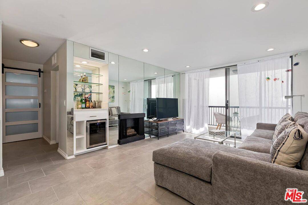 906 N Doheny Dr 1BR Sunset Strip La