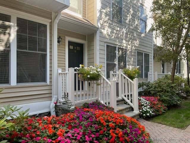 Welcome to River's Edge, a sought after condominium community in Stamford's Springdale neighborhood !