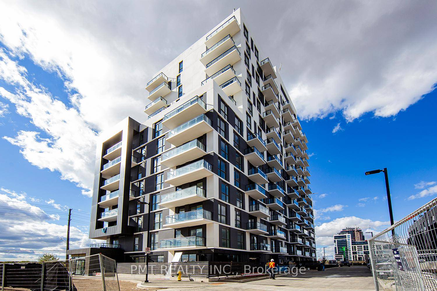 Discover this stunning 1 bedroom, 1 bathroom condo in North Oakville, offering modern design and exceptional building amenities.