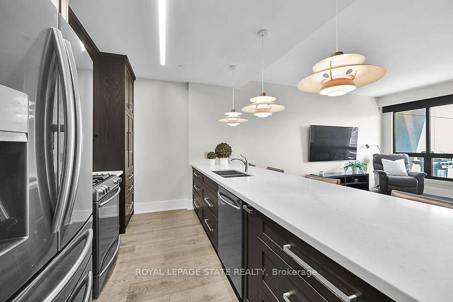 PH4 This TWO Bedroom plus Den, TWO Bathroom with 2 PARKING Spaces has it all !