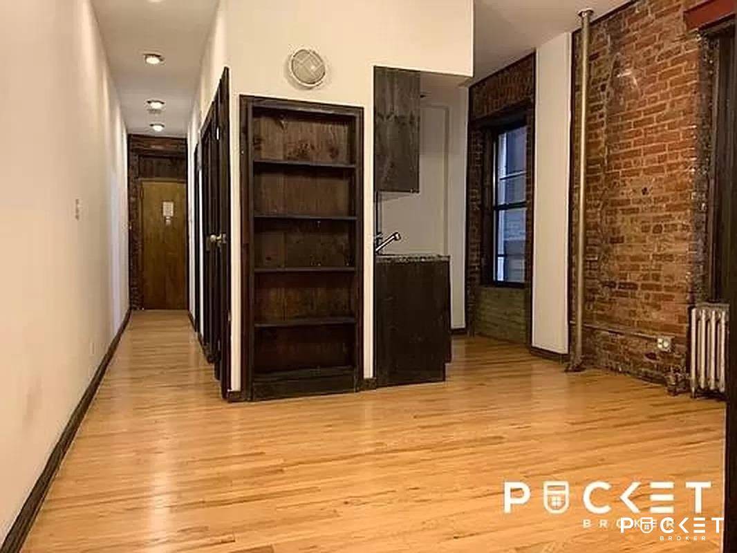 Well maintained brownstone in the iconic East Village, only steps away from Union Square !