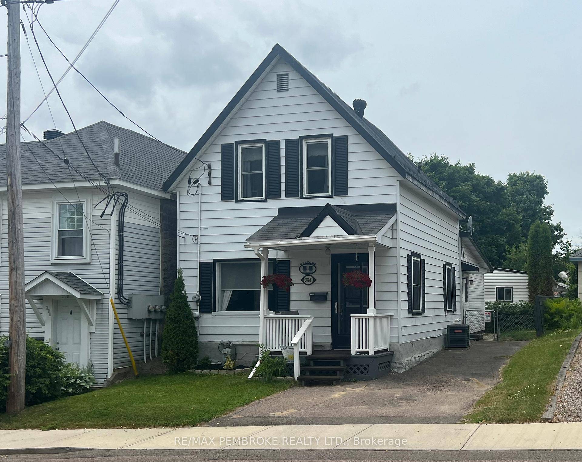 Welcome to 386 Murray street, this lovely home is perfect for first time home buyers looking to break into the real estate market.