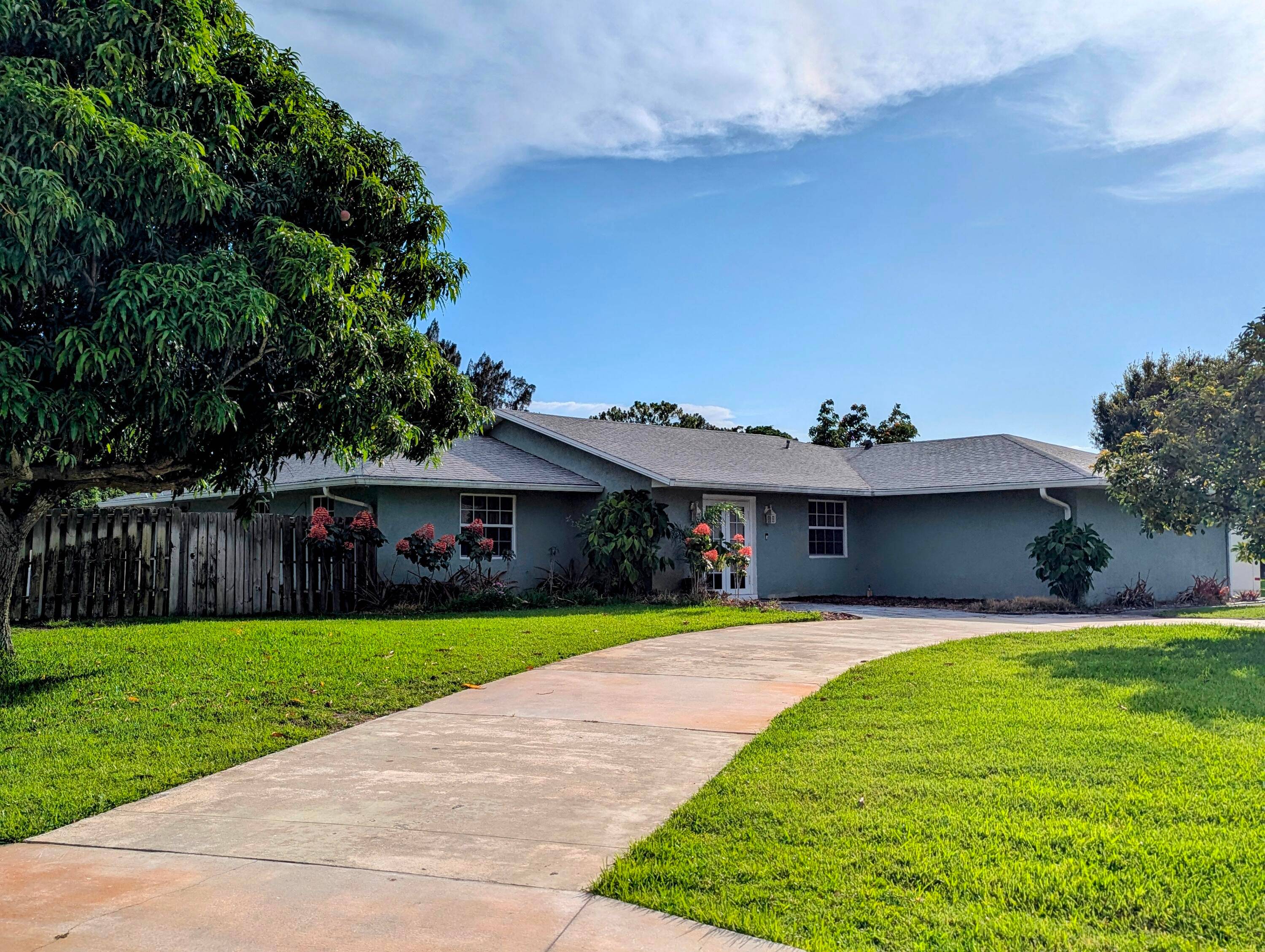 Enjoy Country Living just minutes from all the conveniences !