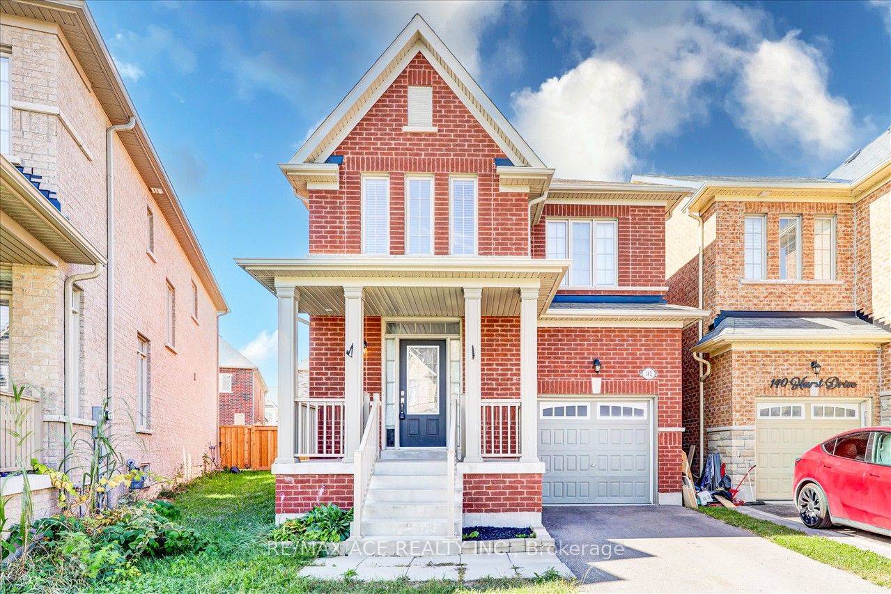 Bright Spacious House In Family Friendly N West Ajax Community !