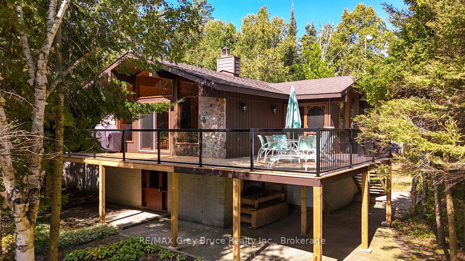 Welcome to your familys getaway on the Bruce Peninsula !