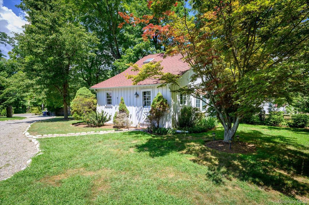 Nestled in the heart of Bedford Village, this charming rustic chic cottage offers the perfect blend of character and convenience.