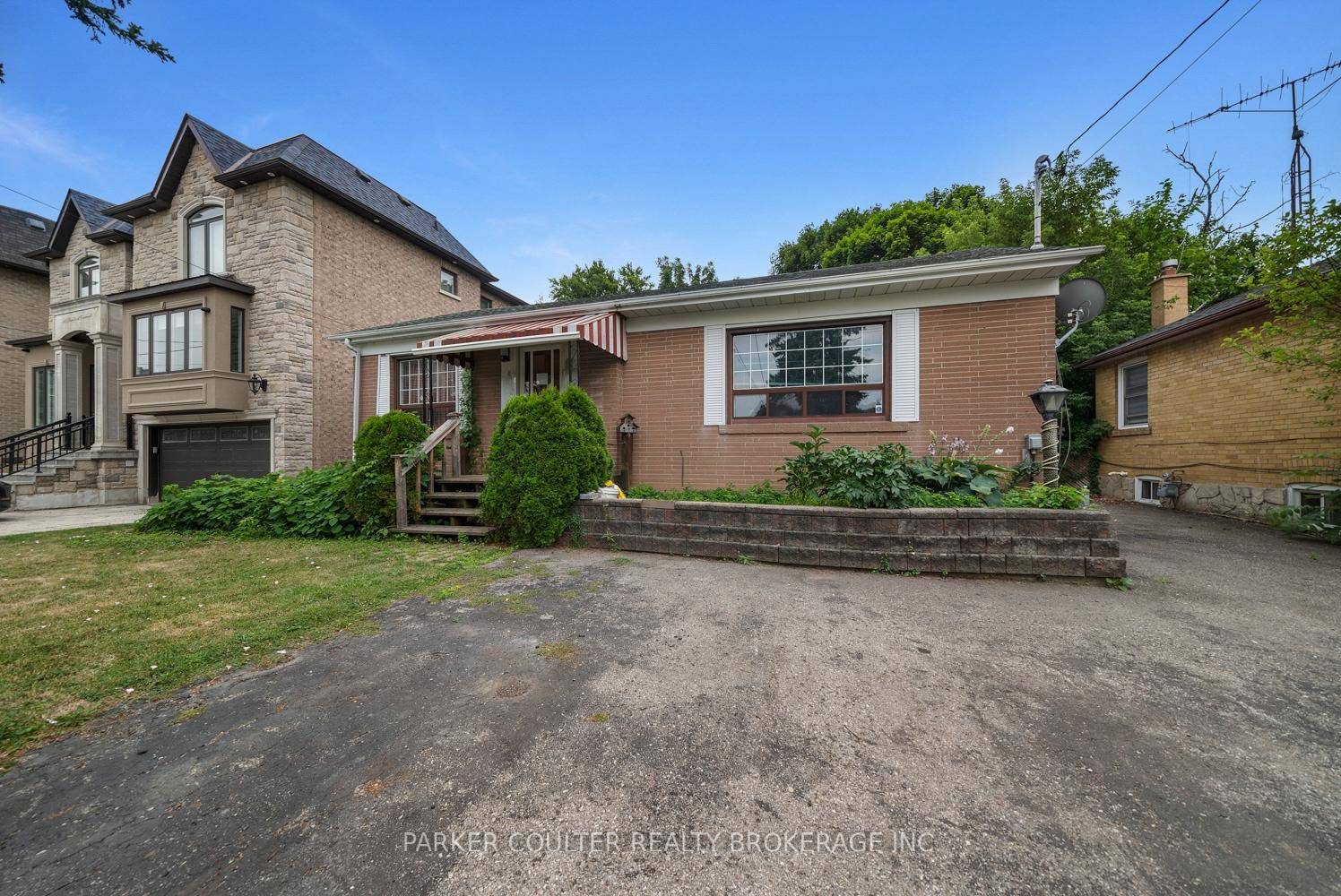 Welcome to 105 Rockport Crescent, a beautifully maintained and extensively upgraded home in a sought after Richmond Hill neighbourhood.