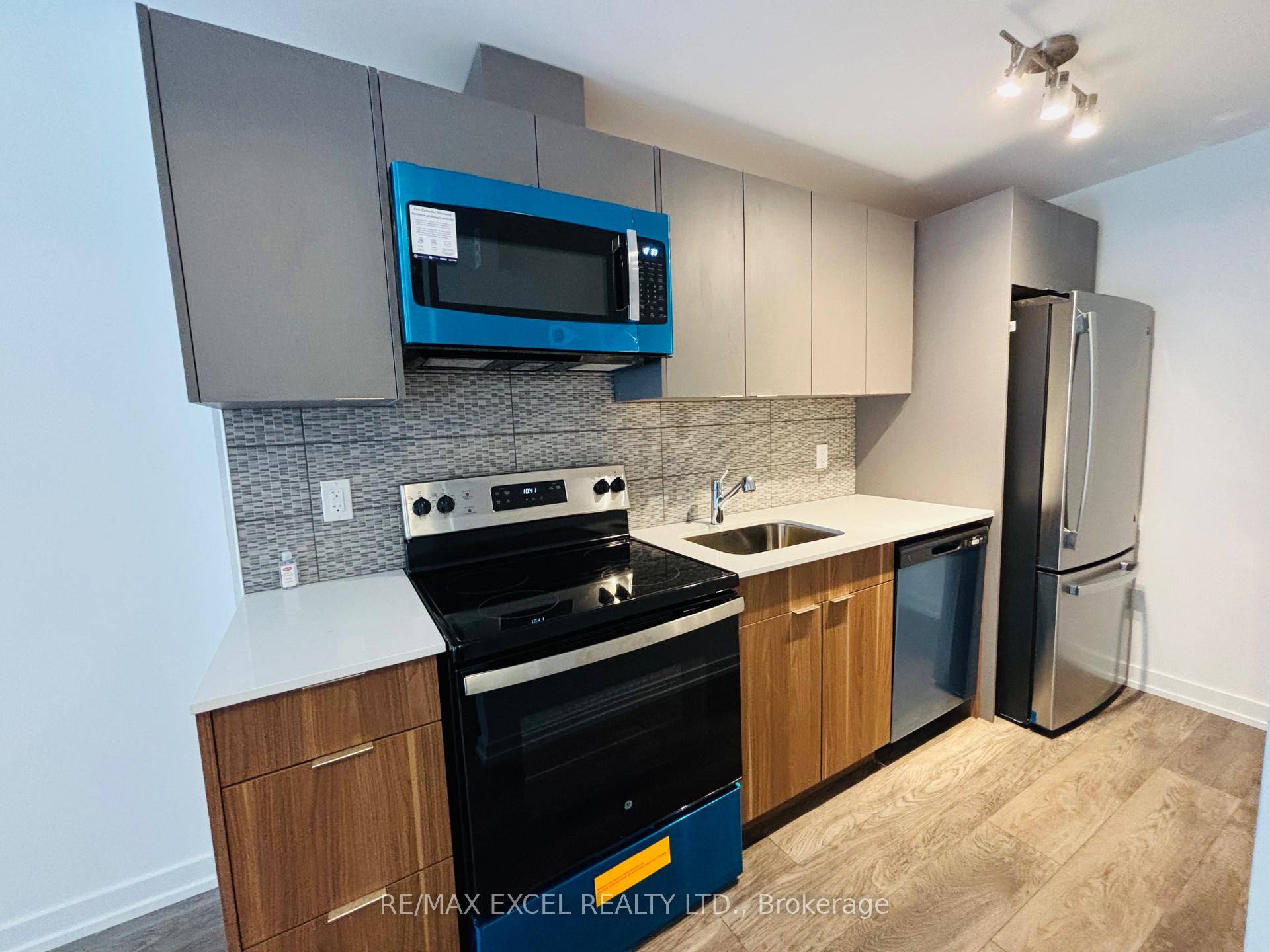 Completely NEW Townhouse situated in an ultra convenient Location !