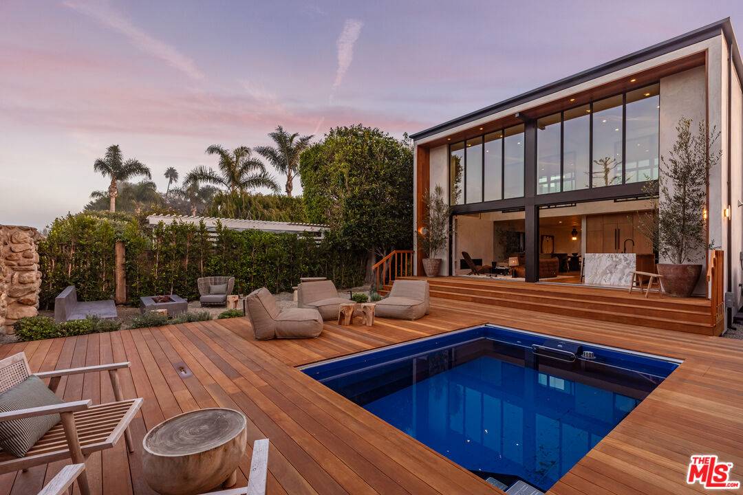 23505   Malibu Colony Rd 4BR Malibu La