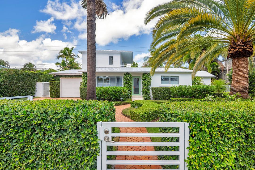 Architectural Midcentury Inspired Masterpiece in Prestigious SoSo Enclave Positioned on one of the most desirable and rapidly transforming streets in SoSo, east of Olive on the coveted Intracoastal block, this ...