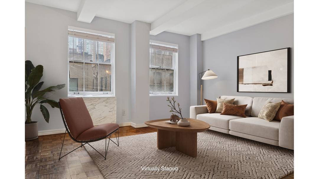 Peaceful, tranquil one bedroom apartment and expansive roof deck doubles the serene quiet benefits for the shareholder of this apartment in the heart of Midtown East Turtle Bay.