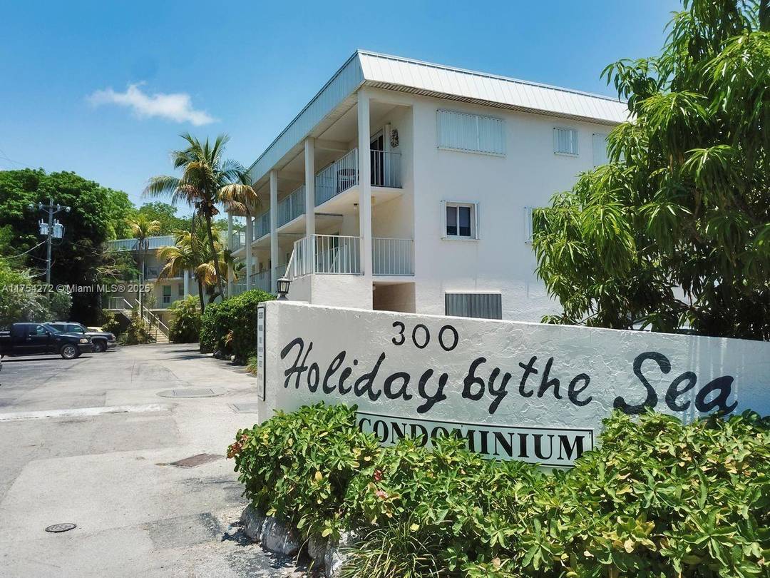 Discover Key Largo's Hidden Gem Holiday By the Sea !