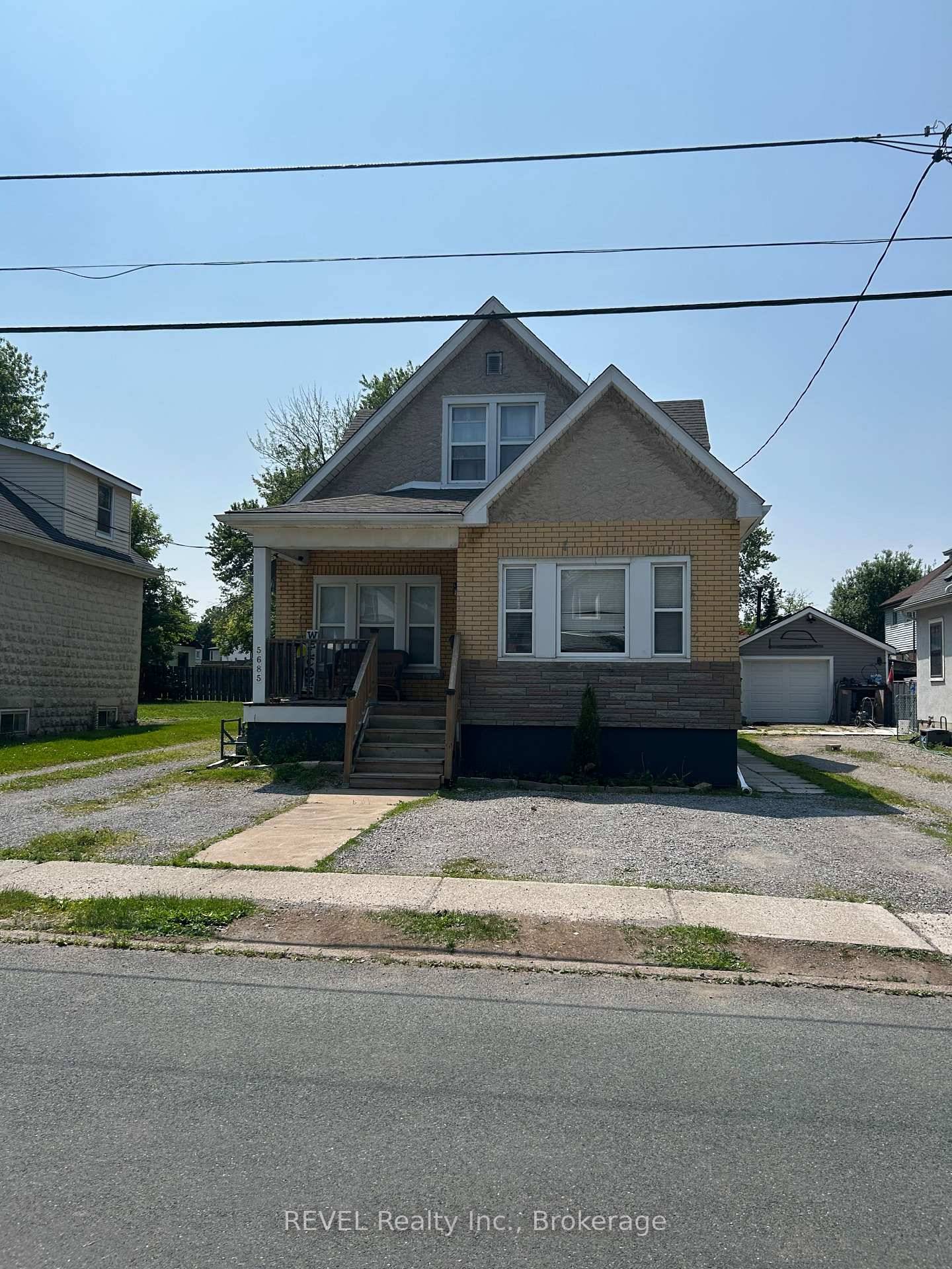 INVESTMENT OPPORTUNITY TRIPLEX WITH BONUS OUTBUILDING !