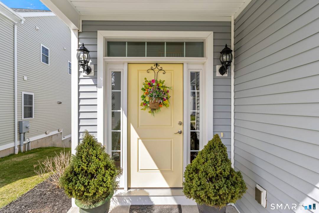 Welcome to 39 Lexington Gardens, Unit 39, in North Haven a warm and inviting home nestled in a lovely, quiet, and peaceful neighborhood.