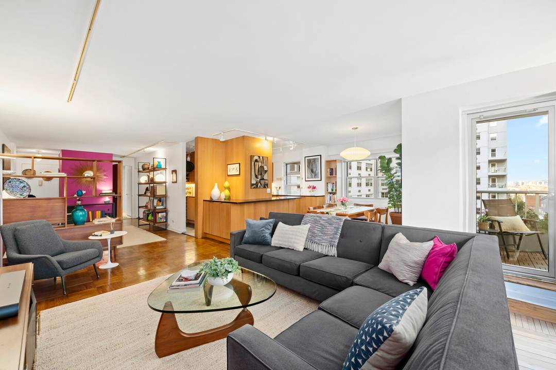 In the heart of Greenwich Village, this expansive two bedroom, two bath home welcomes you with a wide open, loft like floor plan bathed in natural light from three exposures ...