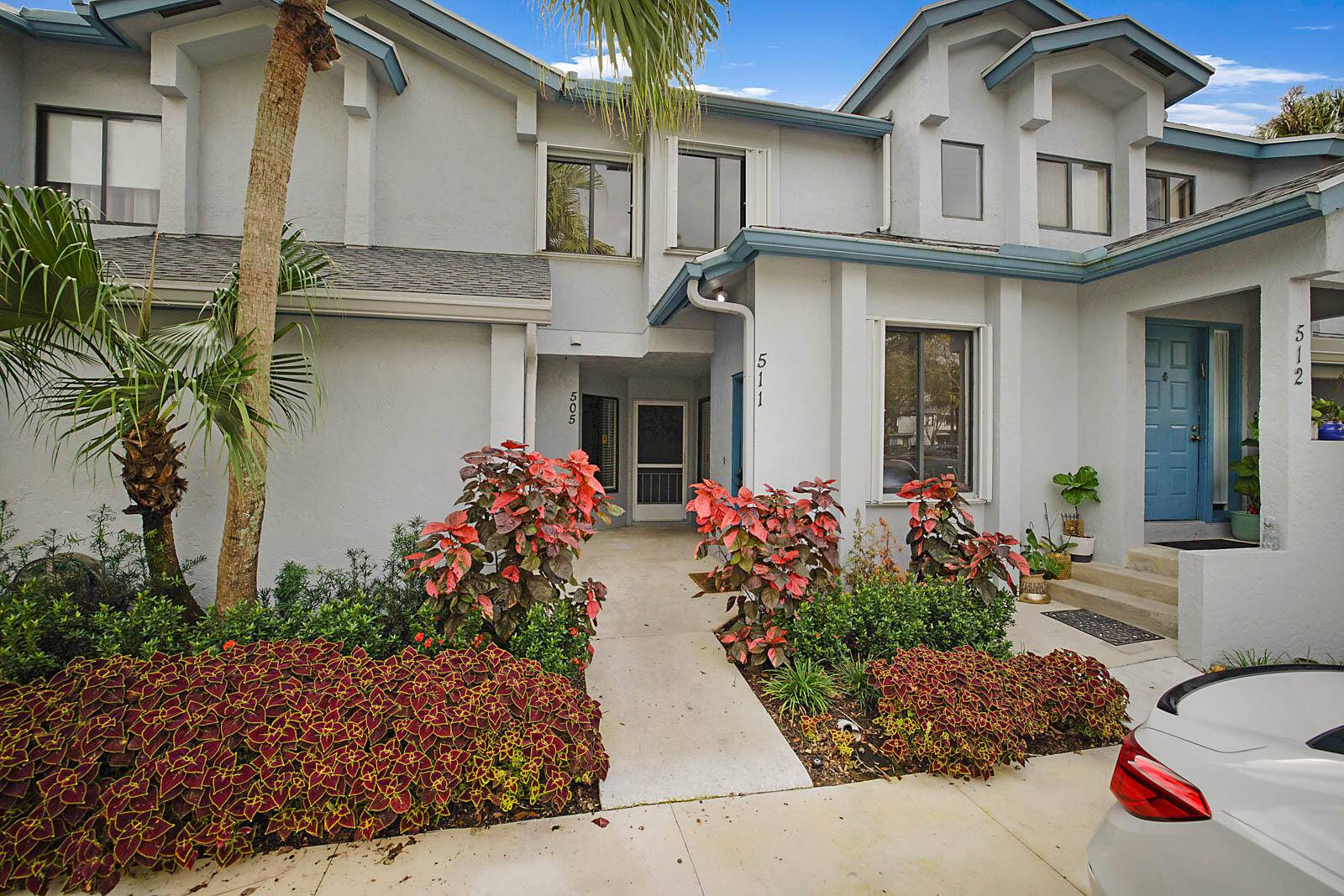 Updated 2 Bed 2 Bath 1st floor Condo in the highly desiralble developent of River Bridge.