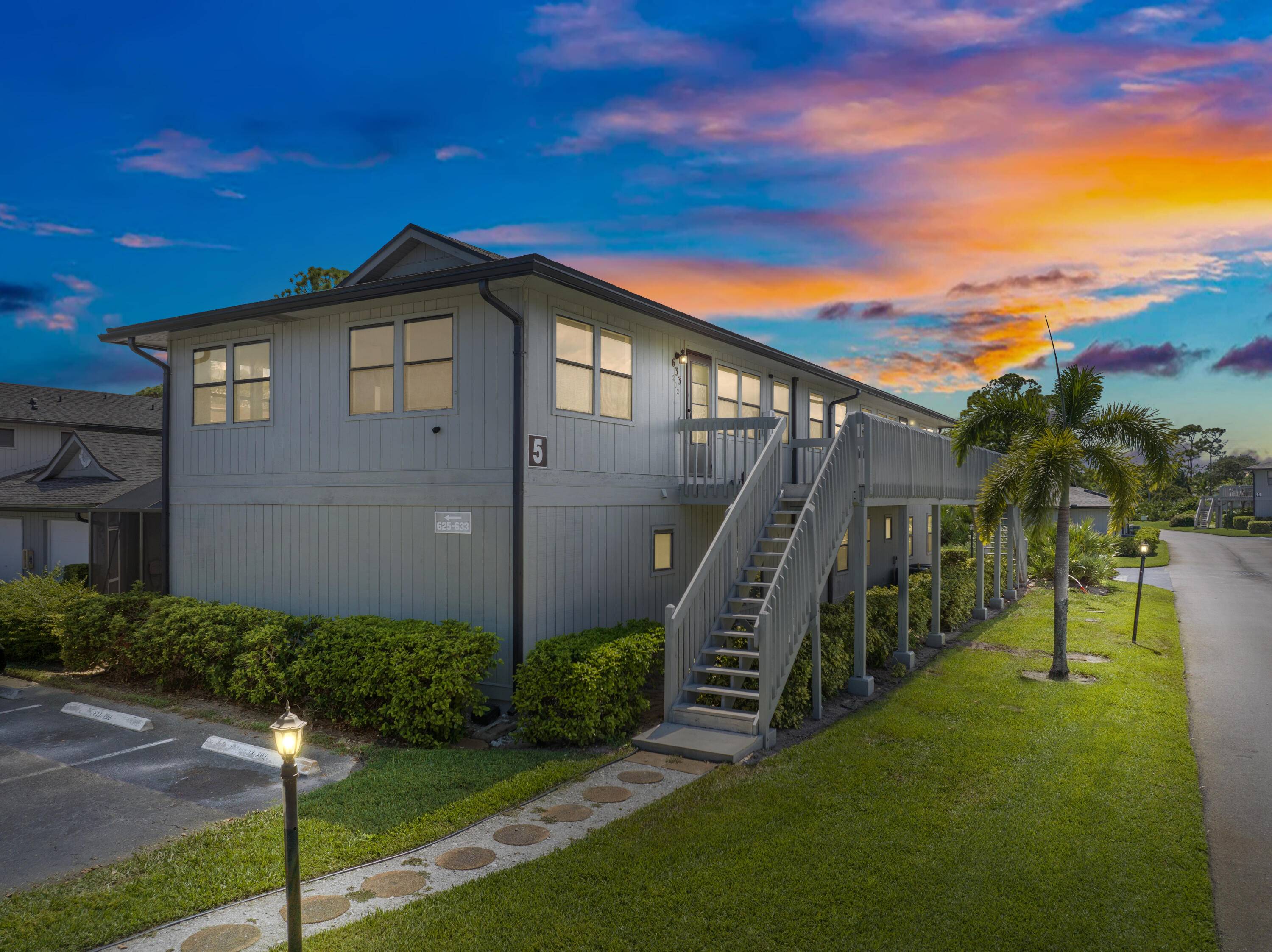 Welcome to this beautifully updated 2 bedroom, 2 bath condo in the desirable Timber Ridge community of Vero Beach.