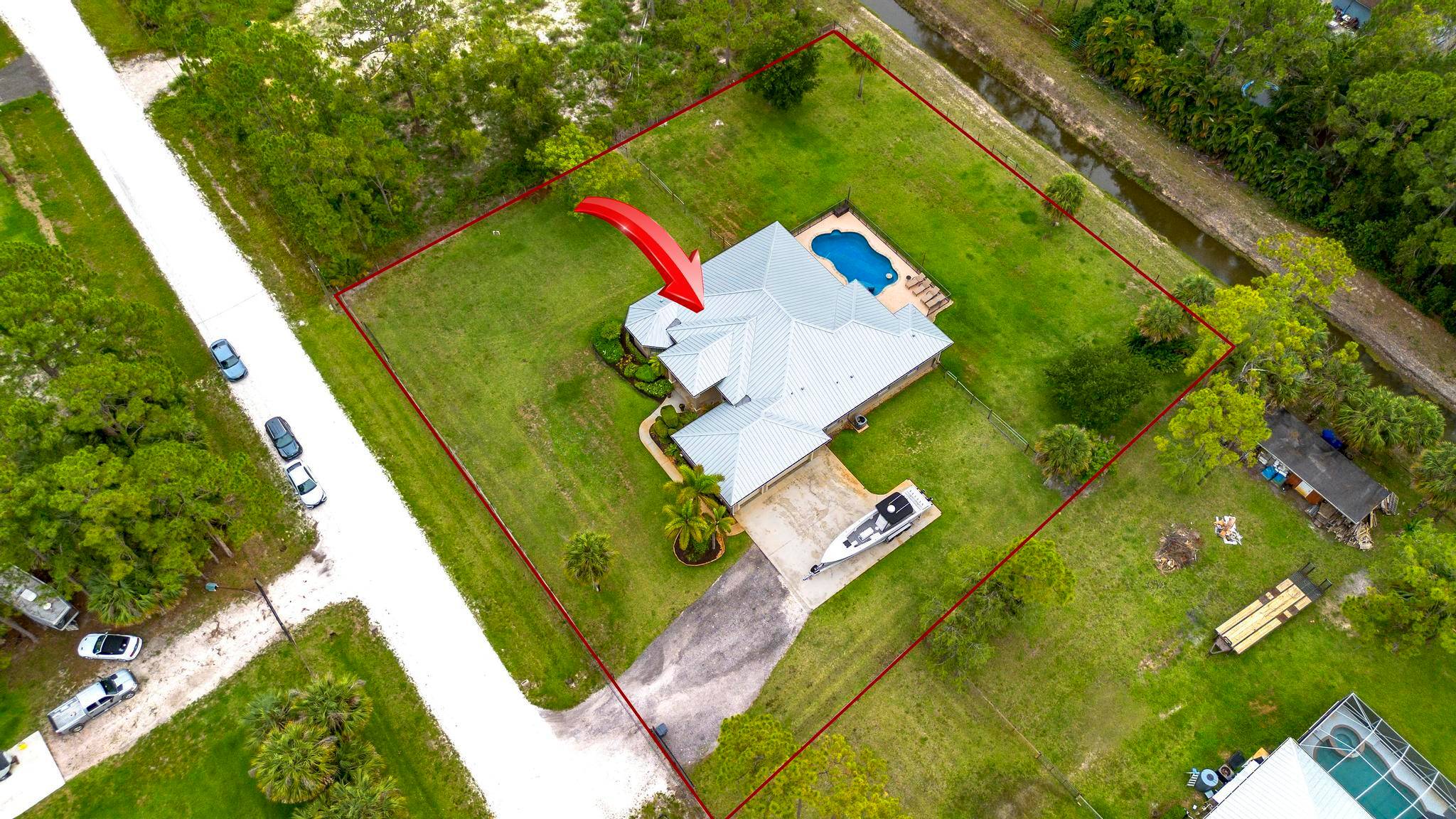 5BR 3BA 3CG CBS Pool Home on 1.