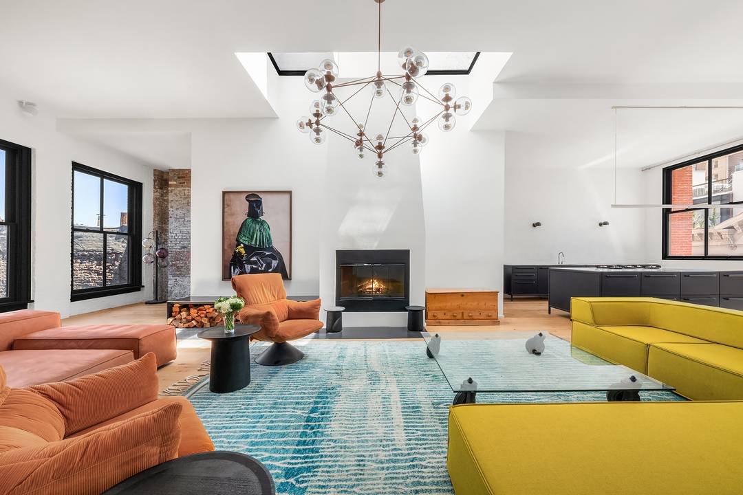 Offered fully furnished, this sun blasted and spectacular 3, 876 sq.