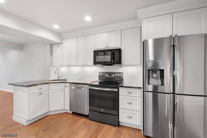 This home boasts a stunning kitchen, set in the heart of The Hills, this home is part of a vibrant, amenity rich community.