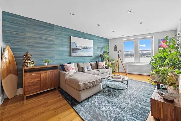 Condo with Direct River views and incredible space Experience contemporary Washington Heights luxury in this gut renovated corner condo with stylish finishes and stunning Hudson River views.