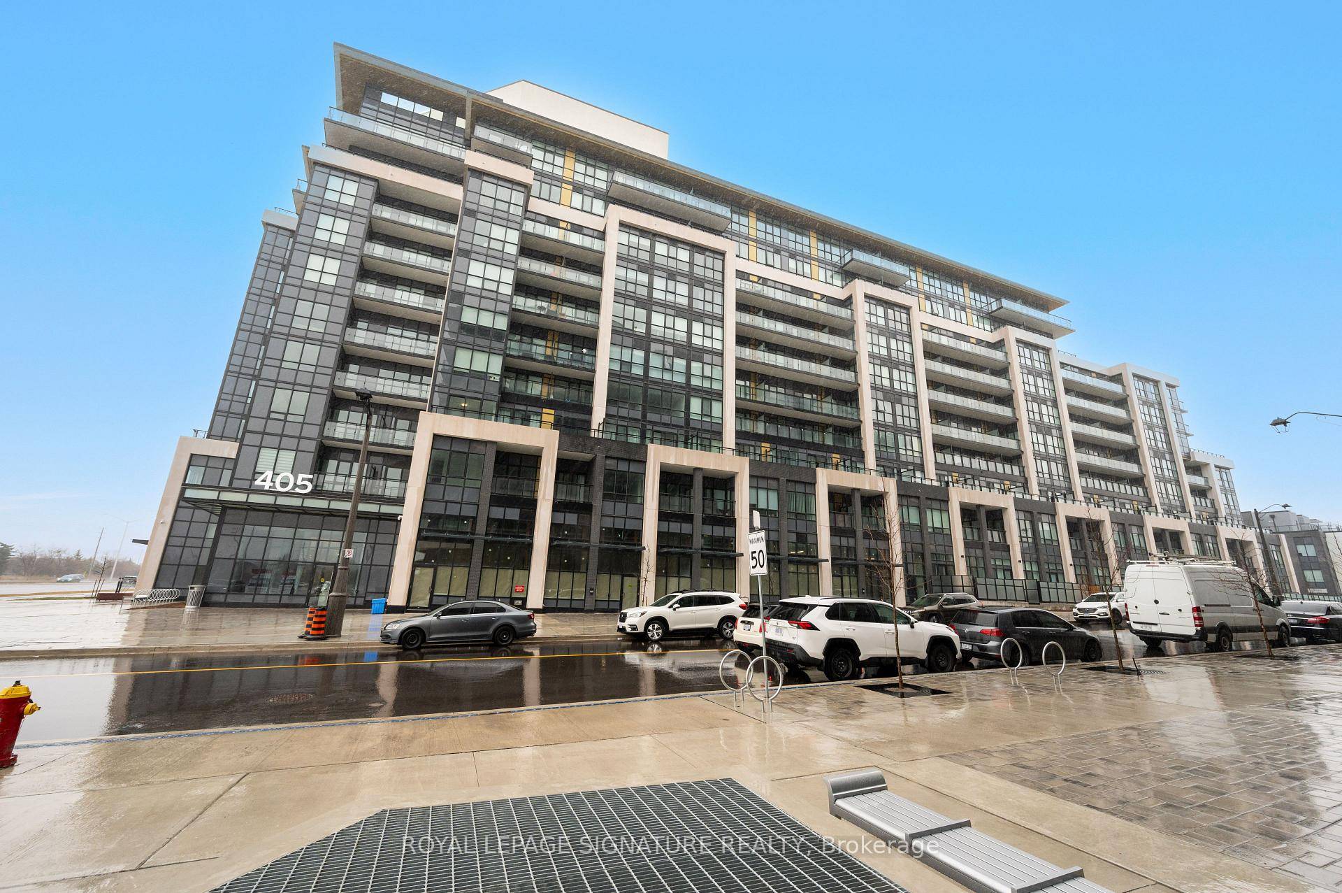 Welcome to Distrikt Trailside, a modern and sophisticated condo in Oakville that offers an unparalleled living experience.