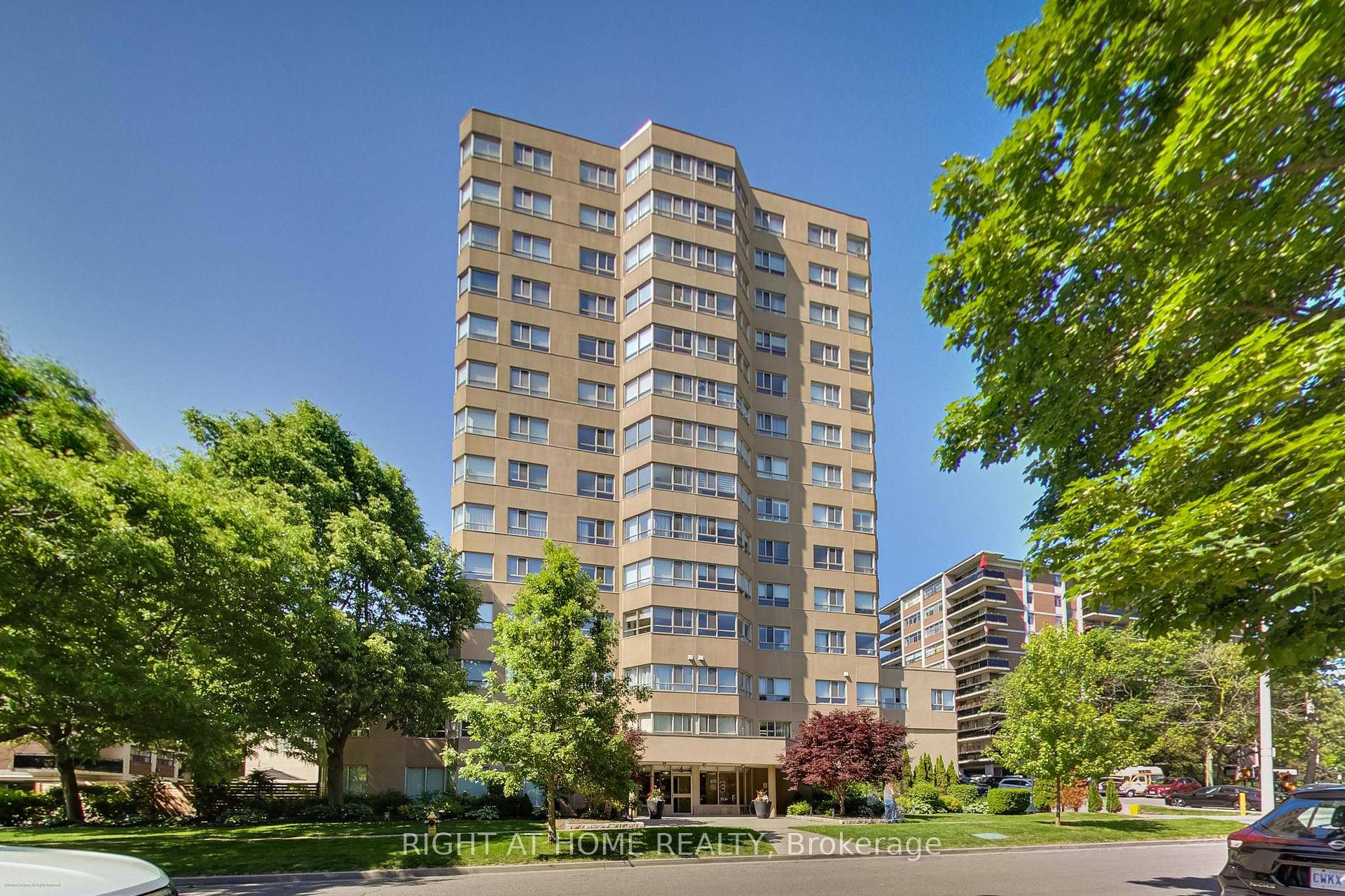 Spacious 2 bedroom, 2 bath suite at Parkside Hill with 1, 022 sq.