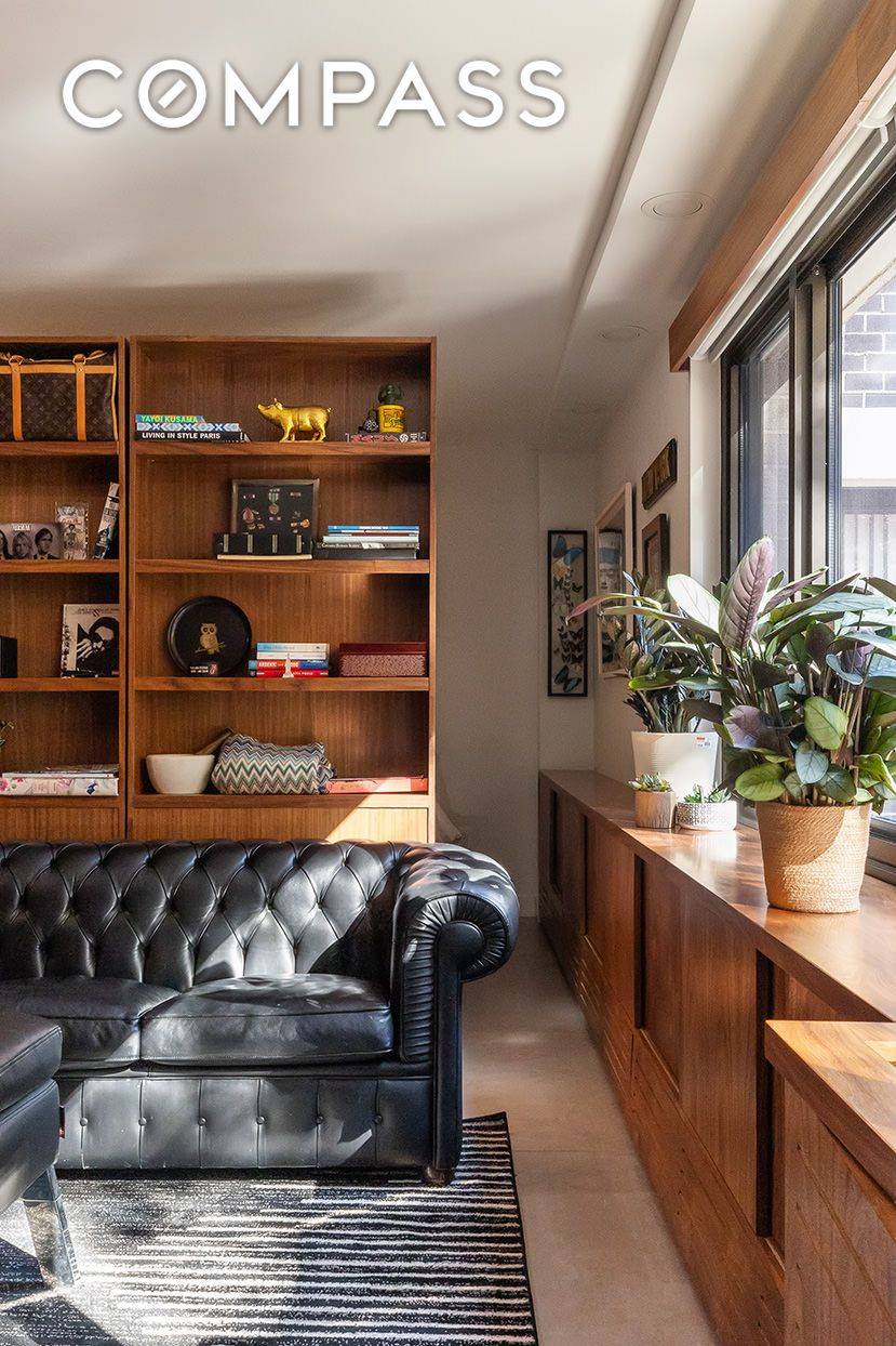 Impeccably designed alcove studio with private courtyard views near South Street Seaport and Financial District.