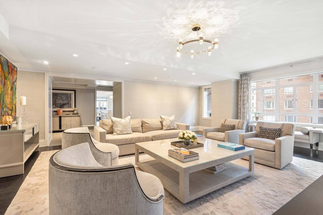 No Open Houses, Contact Listing Sellers Agent For a Private Tour Introducing an over 4000 square feet, 5 bedroom home at the iconic Carlton House, perfectly situated on 61st Street ...