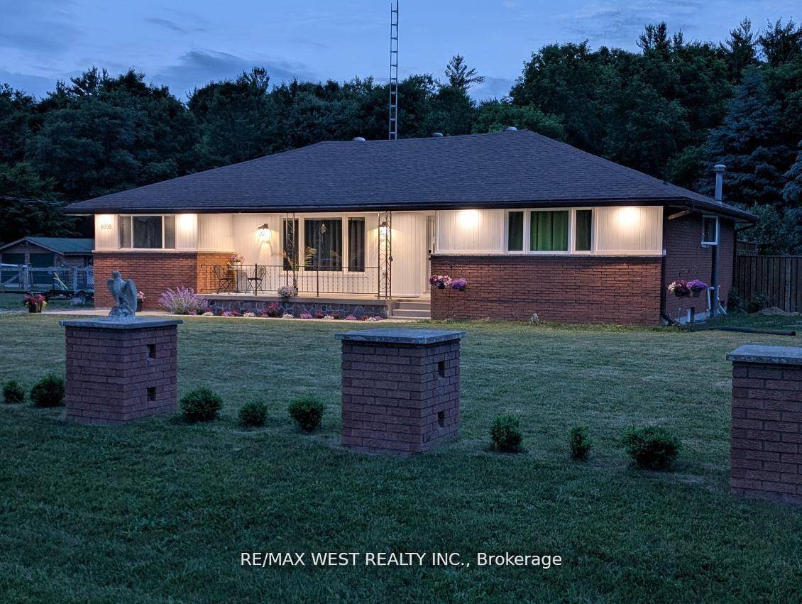 Endless possibilities ! 1 2 acre lot fully renovated bungalow with in law suite, stunning chefs kitchen, fully finished basement.