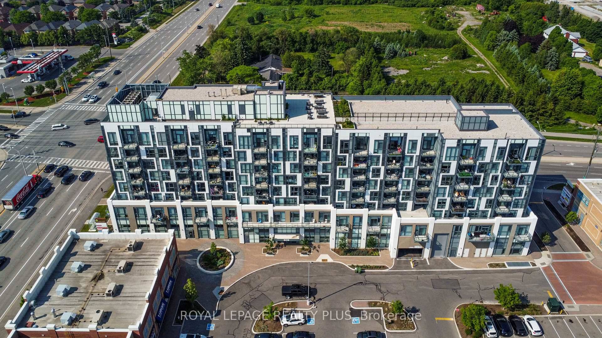 Welcome to a beautiful sparkling clean open concept one bedroom one bathroom modern apartment in Dunwest Condo.