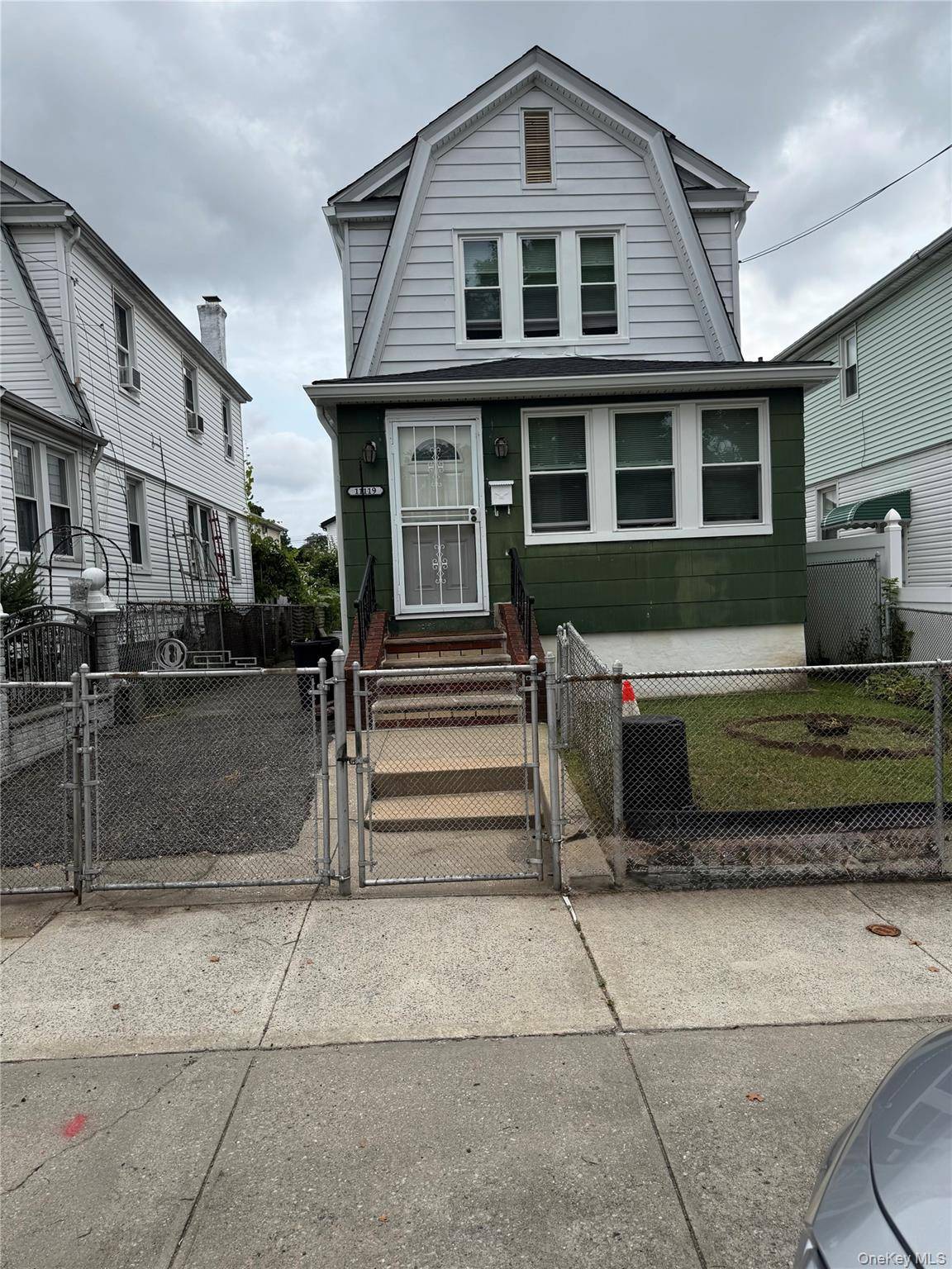 This beautifully well maintained 3 bed, 2 bath 2 story single family home offers level of comfort and style.