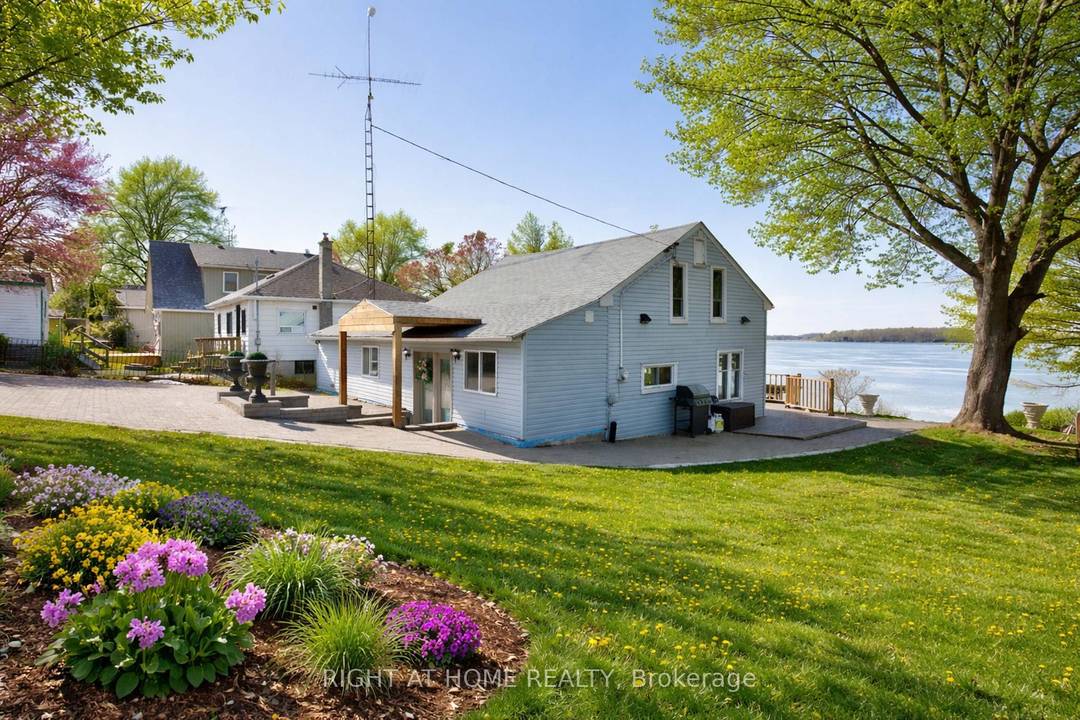 Welcome to your perfect lakeside escape on beautiful Rice Lake !