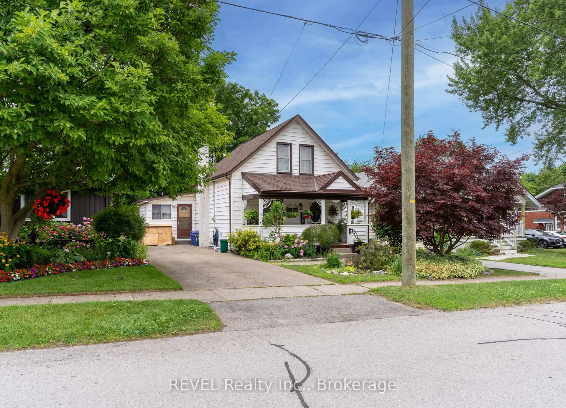 Now available for lease, 5621 Glenholme Avenue offers the perfect combination of charm, comfort, and location in the heart of Niagara Falls.