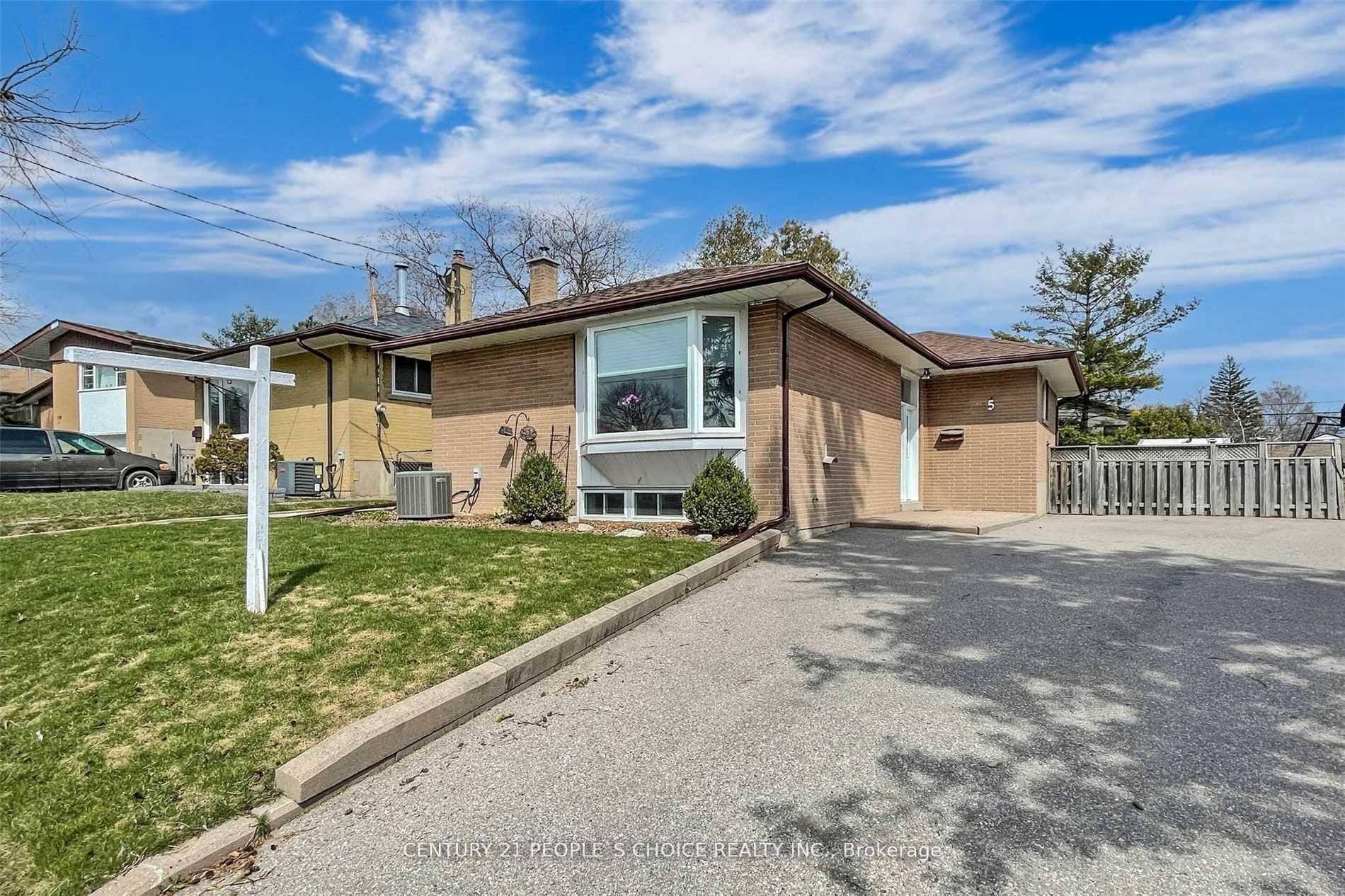 Spacious Detached Bungalow in a family friendly neighbourhood.