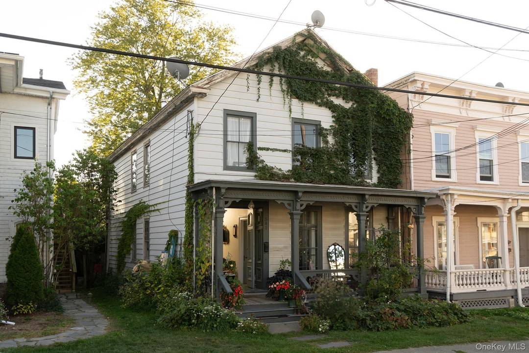 Your Perfect Investment Opportunity Awaits Welcome to 541 Washington Street This charming two family home offers endless potential for its next owners.
