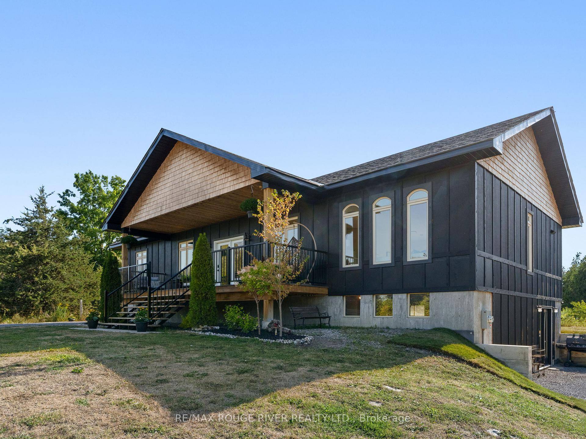 Welcome to The IXL ! A private one acre estate, just 5 minutes from the charming town of Campbellford.