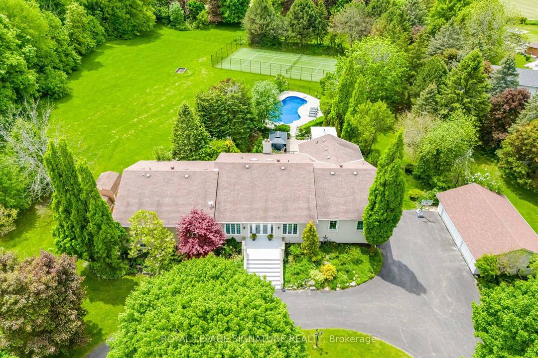 Welcome to this one of a kind raised bungalow estate, situated on a breathtaking 4.