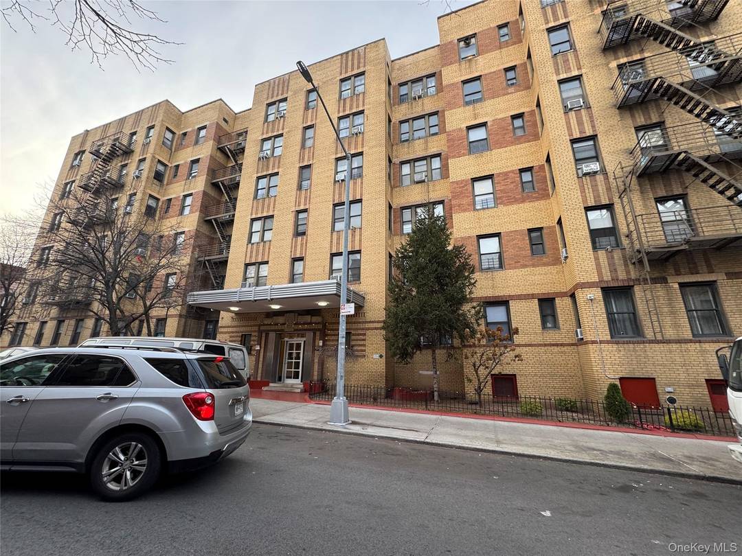 Beautiful oversized one bedroom apartment for sale in the heart of Sunnyside.