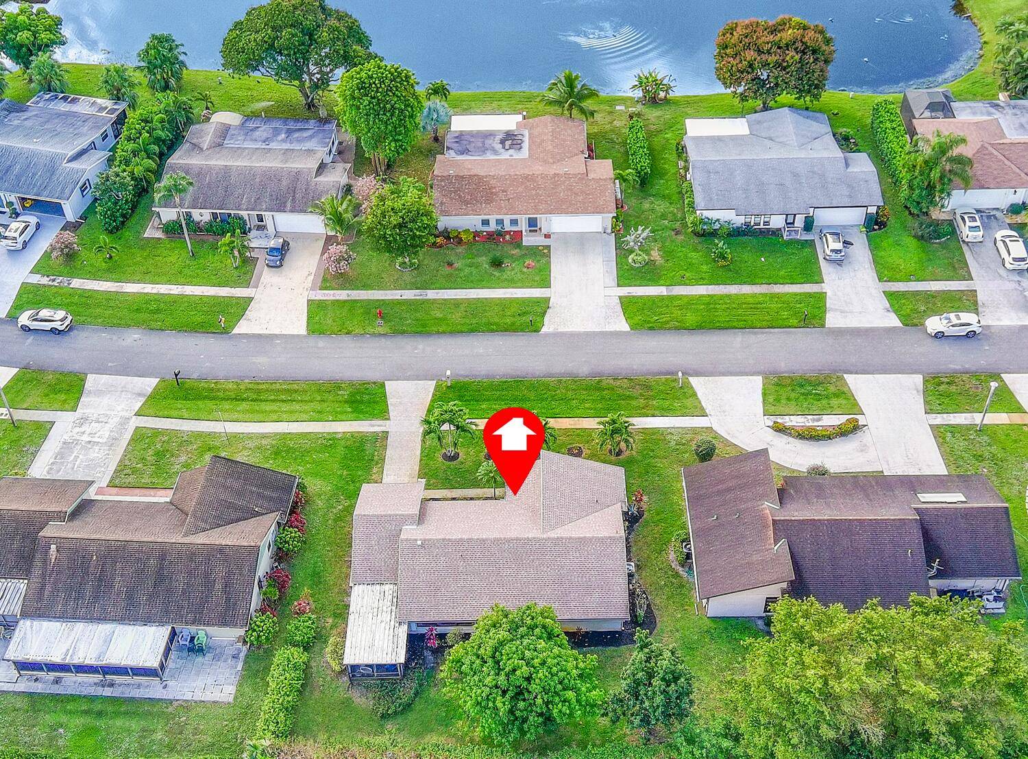 PET FRIENDLY 55 Community 2 bedrooms, 2 bath Home with garage, open floor plan screened cover porch lanai.