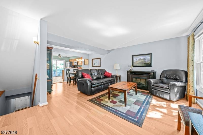 Multiple offers Best and Final Thursday 8 21 12pm Welcome to 33 Woods Edge Dr, Rockaway, NJ.