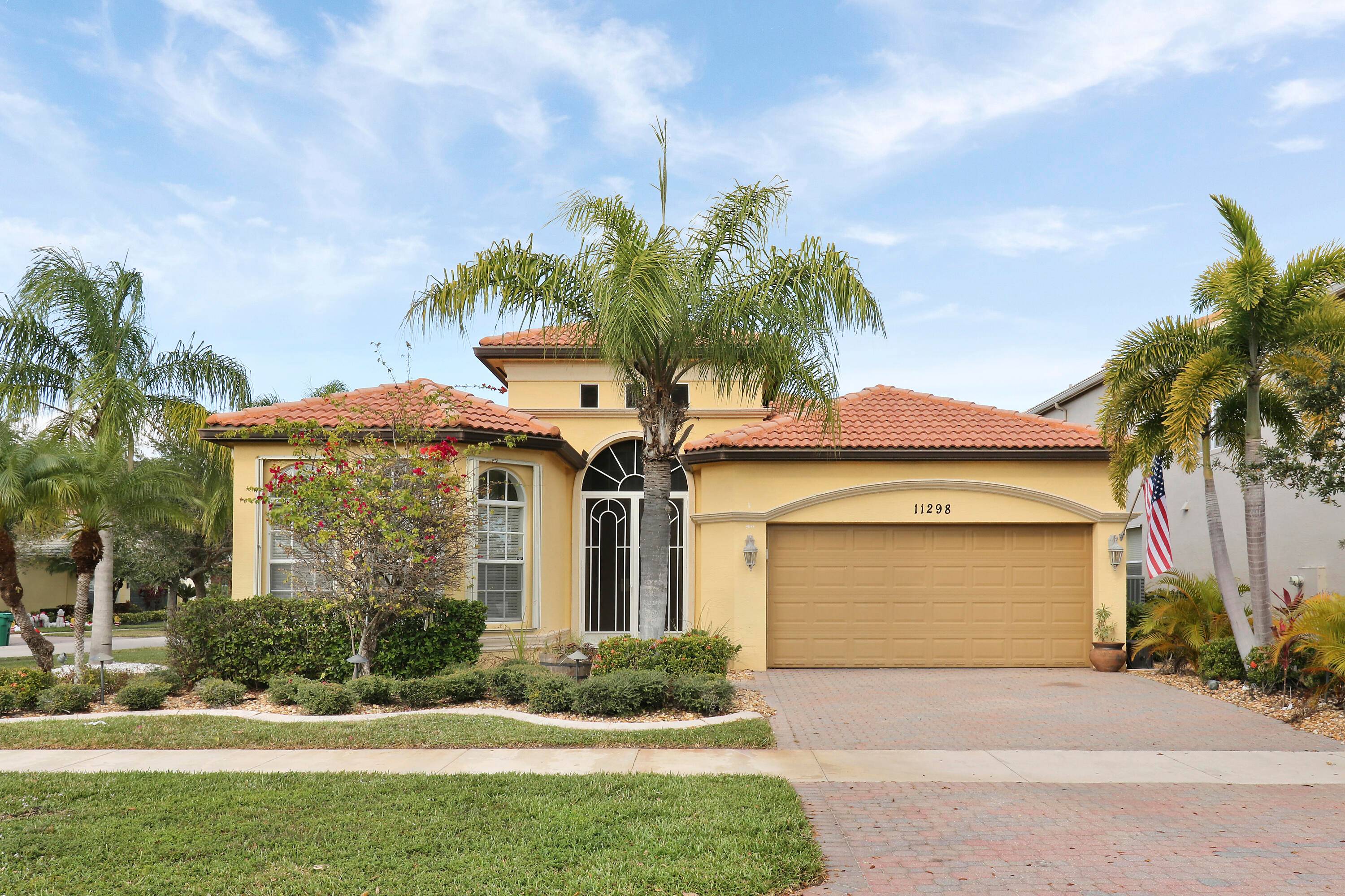 Beautiful 3 bedroom, 2. 5 baths 2 car garage situated on a corner lot and located in the desirable Townpark community in Tradition !