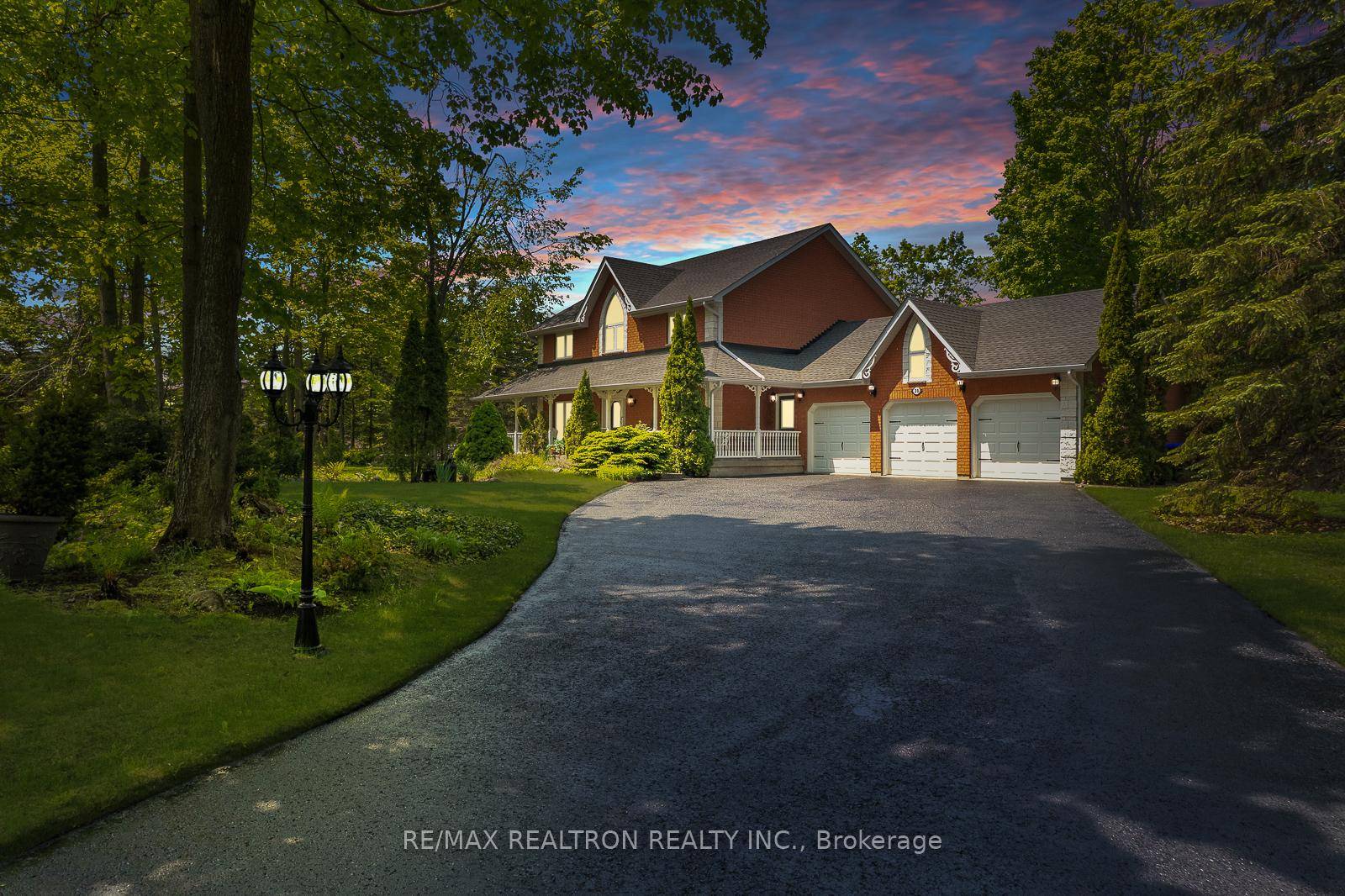 Absolutely Idyllic picturesque setting in Simcoe Estates !